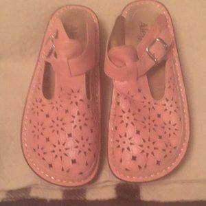 Alegria Pink Cutout Clogs